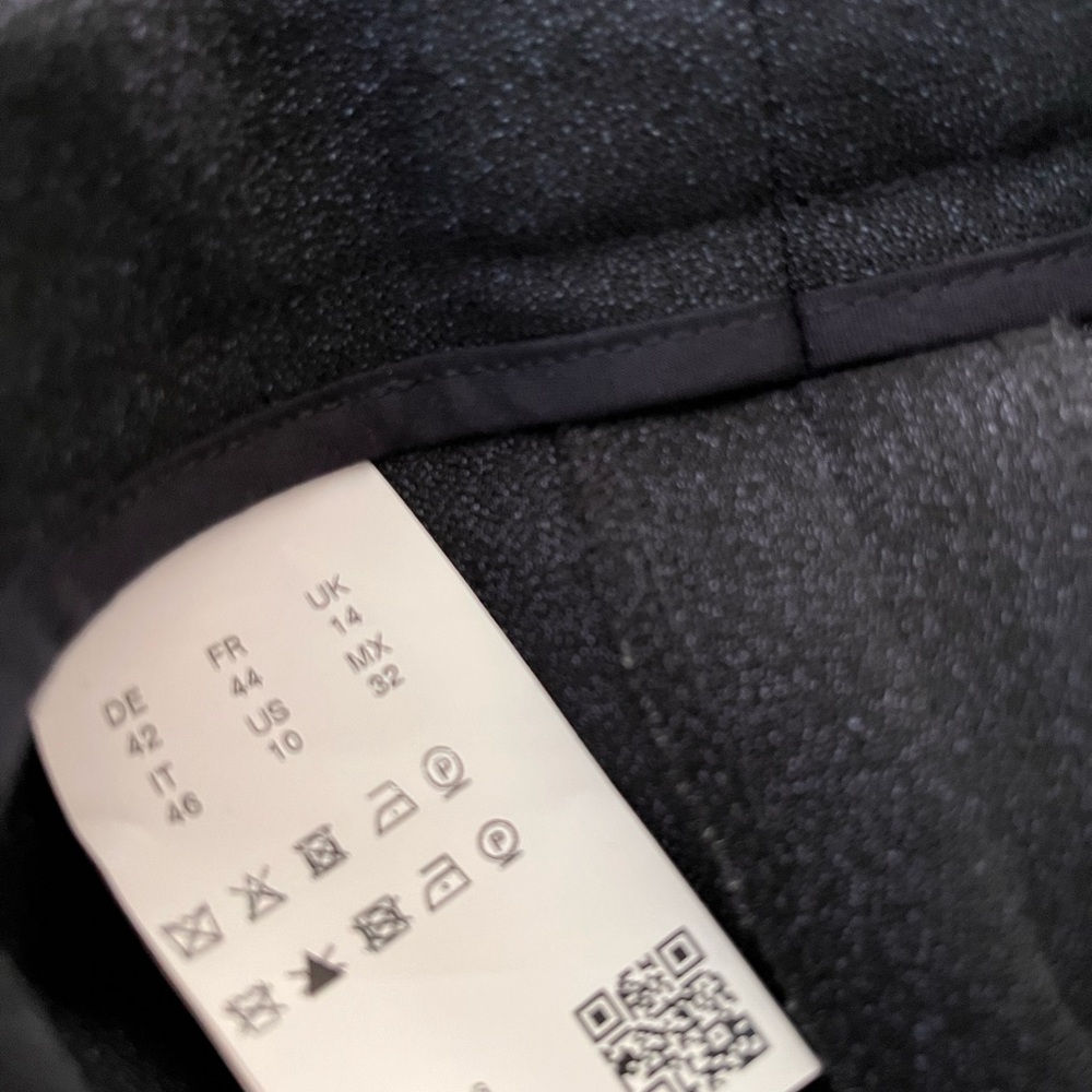 Classic Hugo Boss Pants Suit Perfect for Office - Size U.S. 12 - Picture 3 of 16